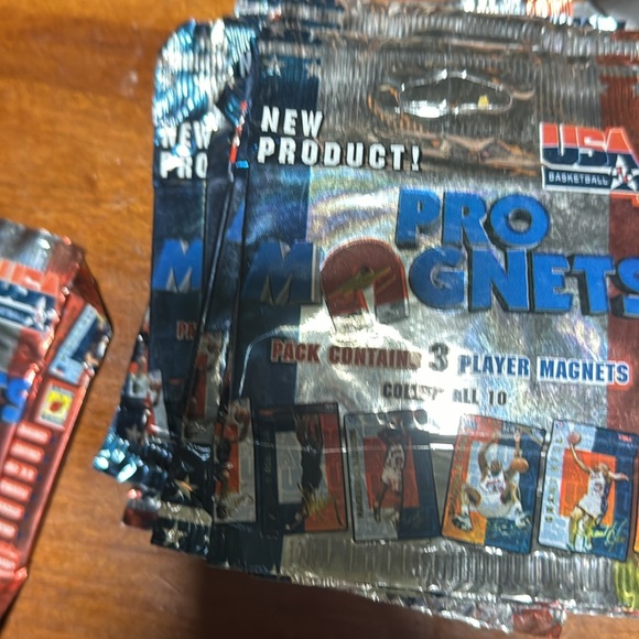 3 Packs Basketball Pro Magnets 3 cards per pack (Sealed) - Picture 4 of 4